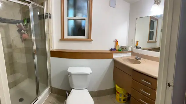 【2 BDRM   DEN PRIVATE BASEMENT UNIT CLOSE TO HOLLAND PARK】 - Photo 2