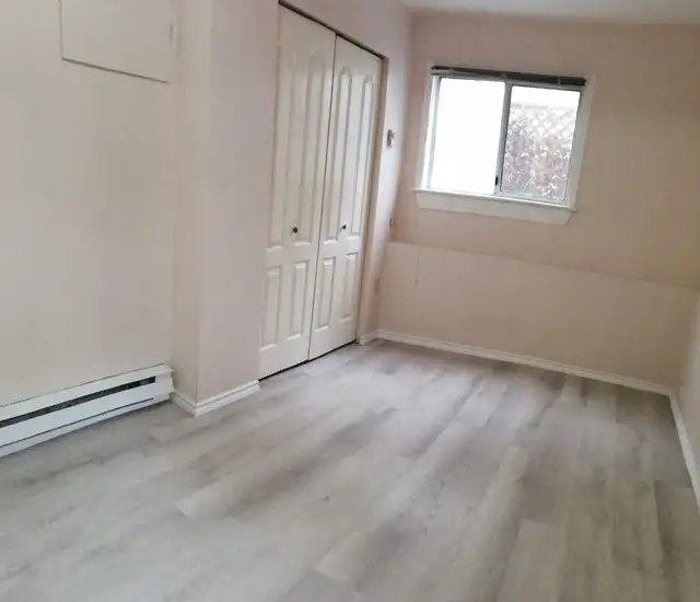 【2 BDRM   DEN PRIVATE BASEMENT UNIT CLOSE TO HOLLAND PARK】 - Photo 4