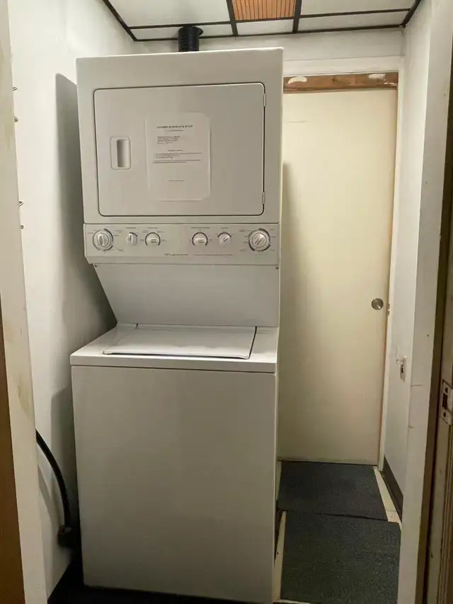 【2 BDRM   DEN PRIVATE BASEMENT UNIT CLOSE TO HOLLAND PARK】 - Photo 9