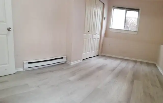 【2 BDRM   DEN PRIVATE BASEMENT UNIT CLOSE TO HOLLAND PARK】 - Photo 11