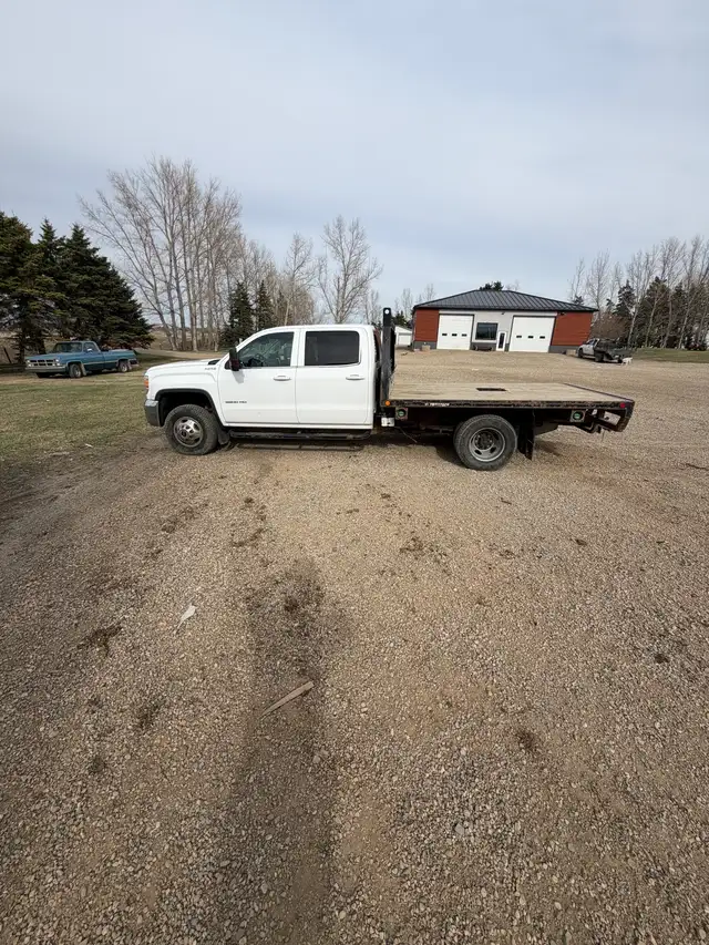 2015 GMC Sierra SLT Duramax Dually - Photo 2