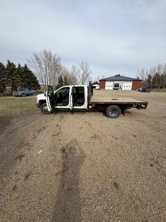 2015 GMC Sierra SLT Duramax Dually - Photo 3