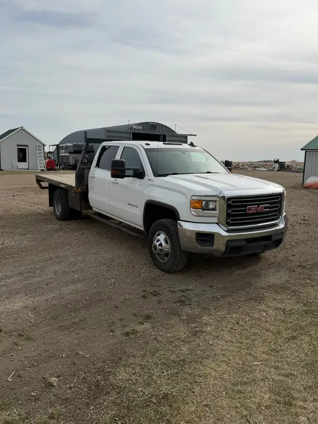 2015 GMC Sierra SLT Duramax Dually - Photo 4