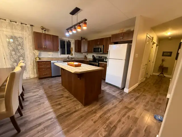 Private room in a very clean and cozy Azilda home $800 - Photo 3