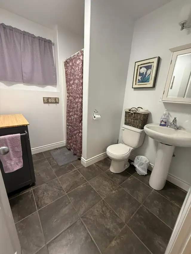 Private room in a very clean and cozy Azilda home $800 - Photo 5