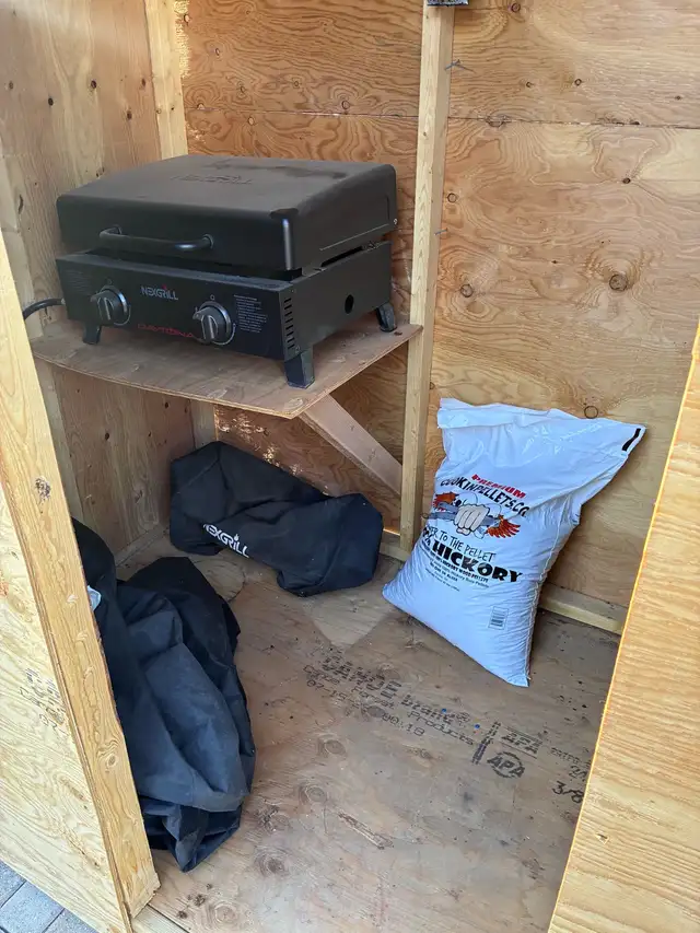 Smoke shack/storage shed - Photo 3