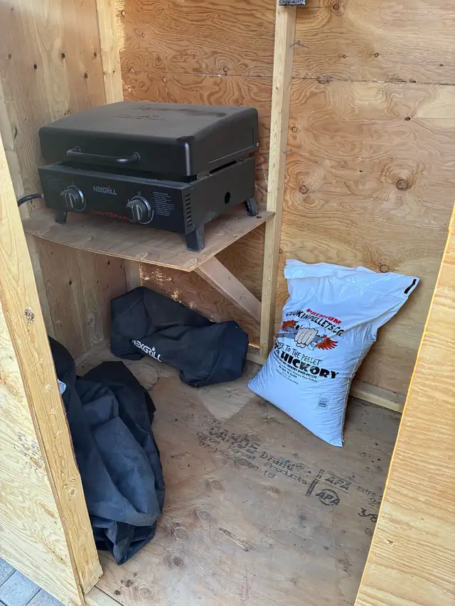 Smoke shack/storage shed - Photo 4