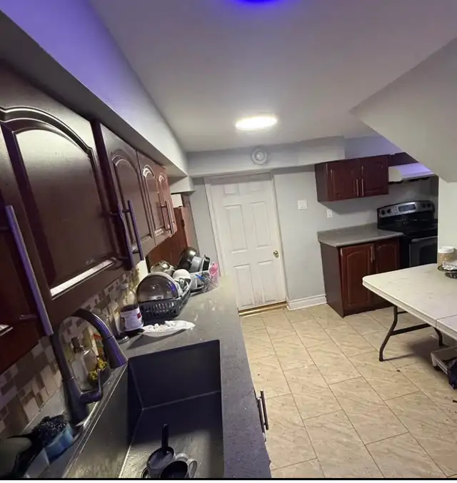Scarborough Large Basement for Rent - Photo 4