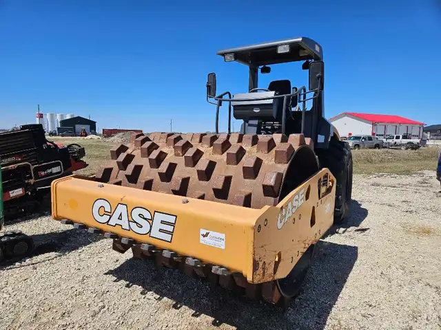 2019 Case SV212D Padfoot Compactor - Photo 2