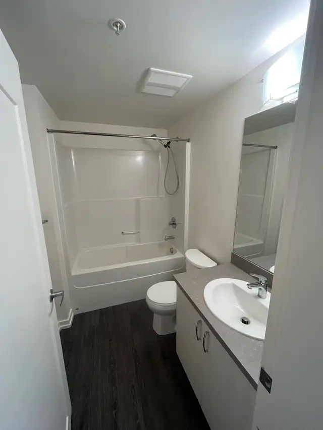 Downtown Apartment with Gym Availabe TODAY! - Photo 6