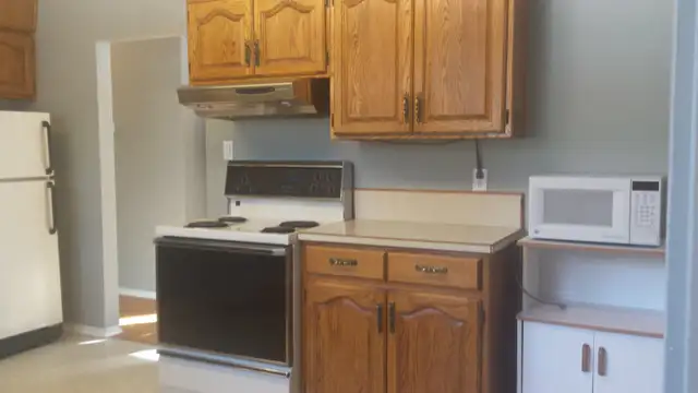 RENOVATED 4 BEDROOM BUNGALOW NEAR UNIVERSITY-$2500.00-MAY 15 - Photo 4