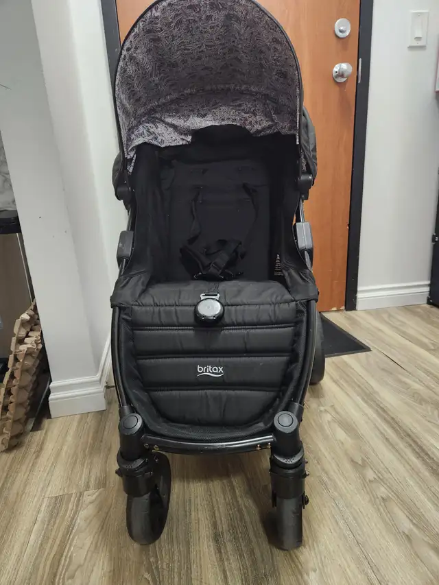 Stroller, Change table and Crib - Photo 3