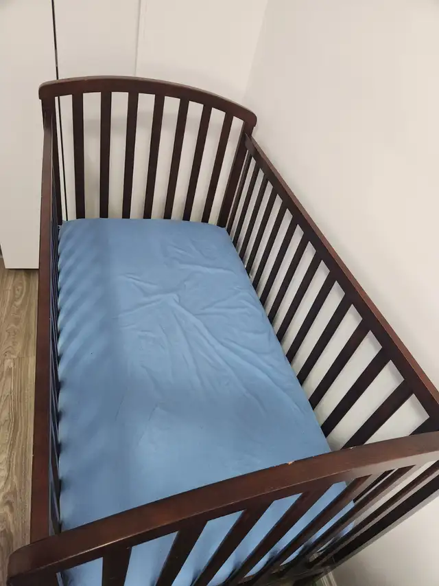 Stroller, Change table and Crib - Photo 6