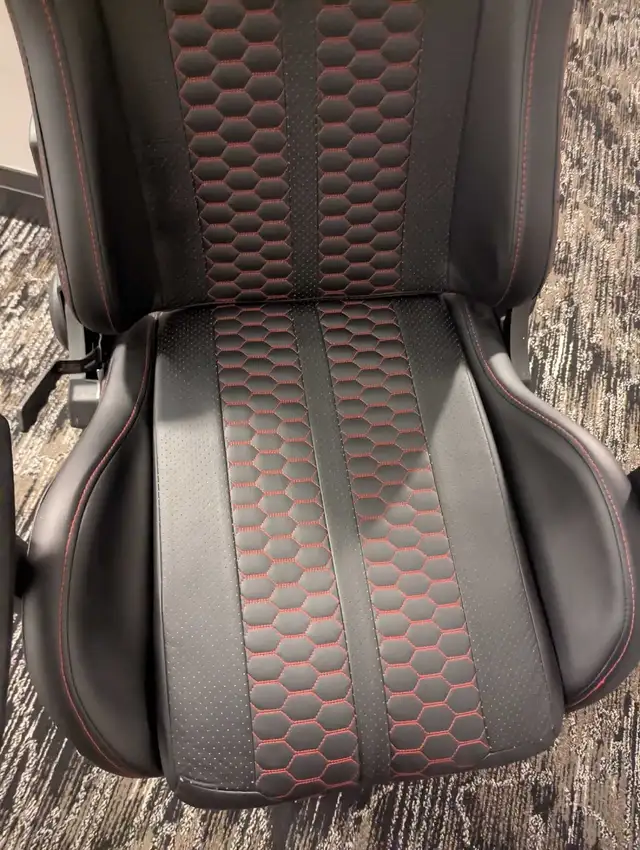 NIBE Gaming Chair - Photo 3