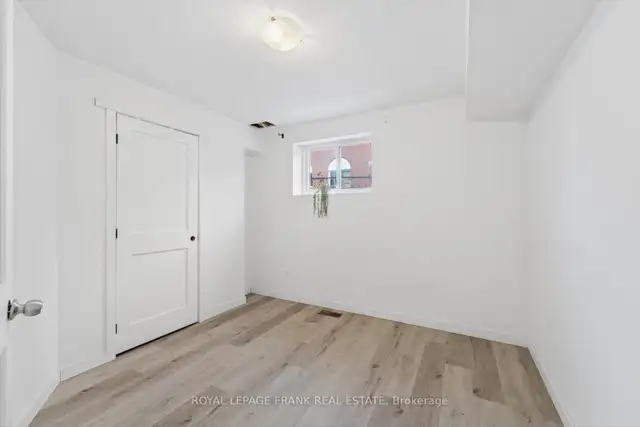 Rent walking basement - Photo 3