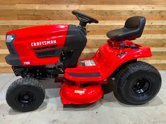 Craftsman T100 Riding Mower - Photo 7