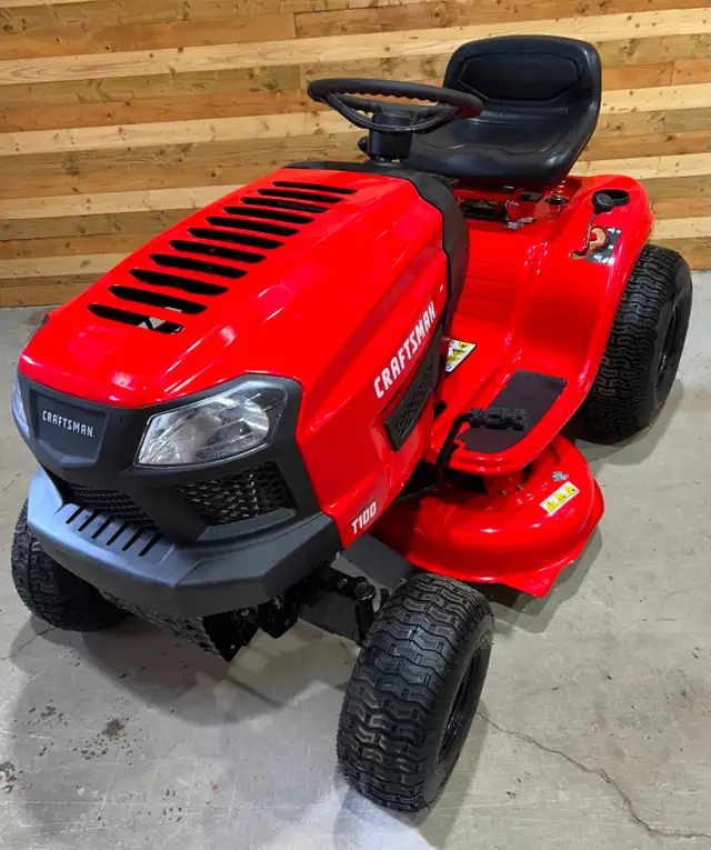 Craftsman T100 Riding Mower - Photo 8