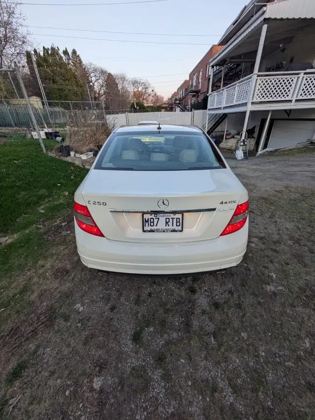2009 Mercedes Benz C250 Luxury | Clean | No Accidents | AWD | Fu - Photo 2