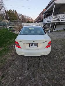 2009 Mercedes Benz C250 Luxury | Clean | No Accidents | AWD | Fu - Photo 2
