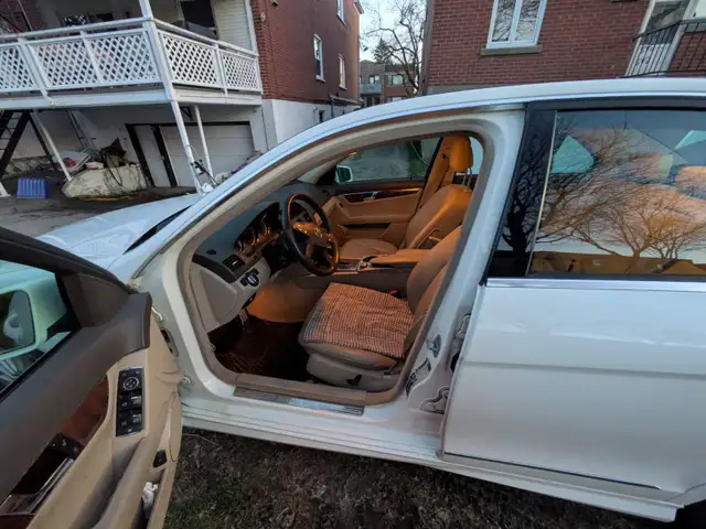 2009 Mercedes Benz C250 Luxury | Clean | No Accidents | AWD | Fu - Photo 10