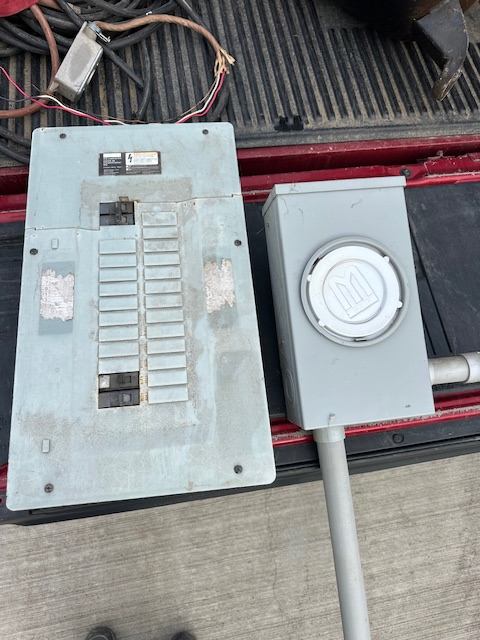 100AMP Siemens EQ 24/48 electrical panel c/w Main Breaker