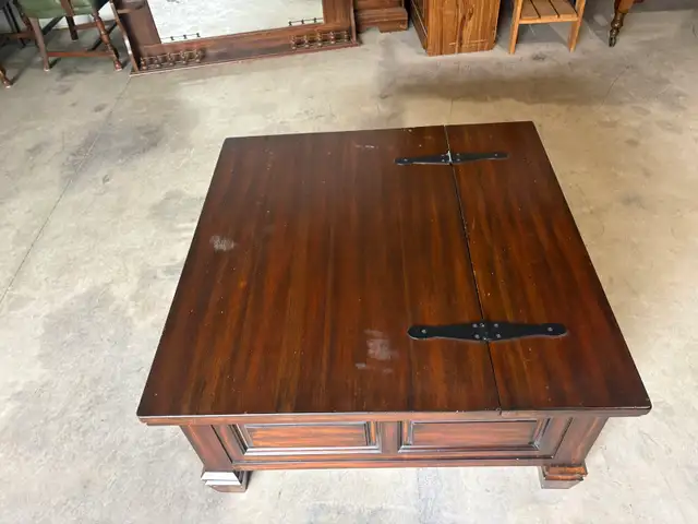 Free delivery used Wooden Coffee Table with Storage