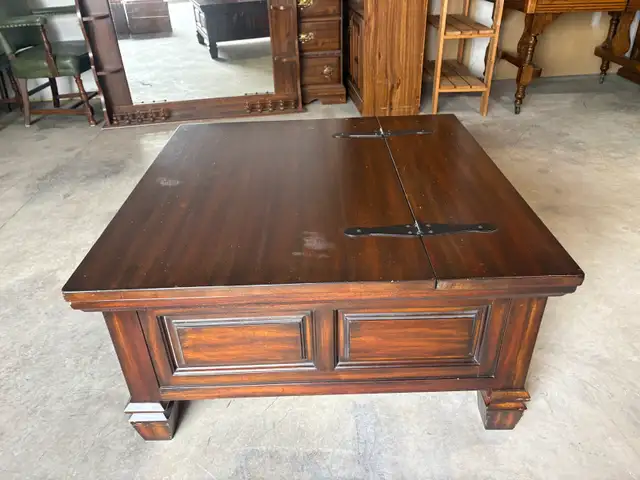 Free delivery used Wooden Coffee Table with Storage - Photo 3