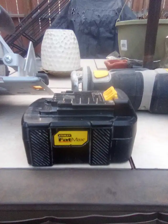Stanley Fat Max with battery - Photo 3