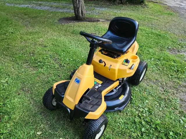 Cub Cadet 30' rider - Photo 2