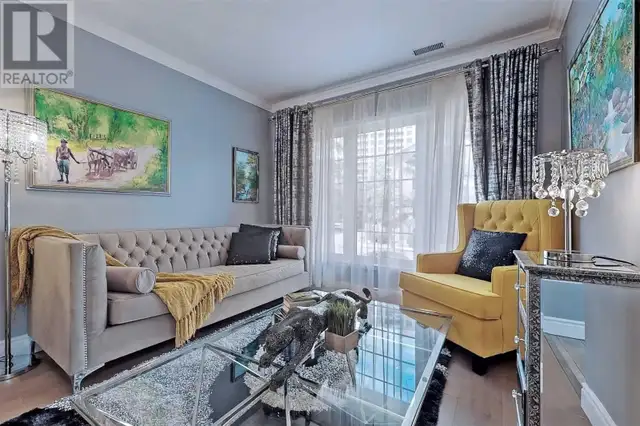 Pickering Executive 3 Bedroom Condo Townhouse In Gated Complex. - Photo 4