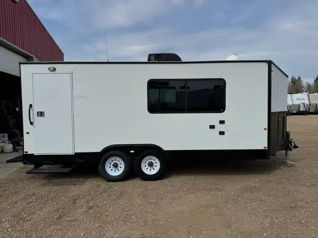2014 office Trailer - Photo 2