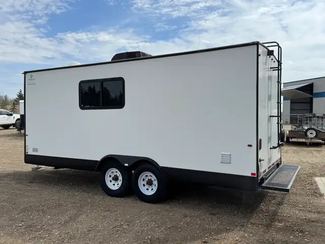2014 office Trailer - Photo 4