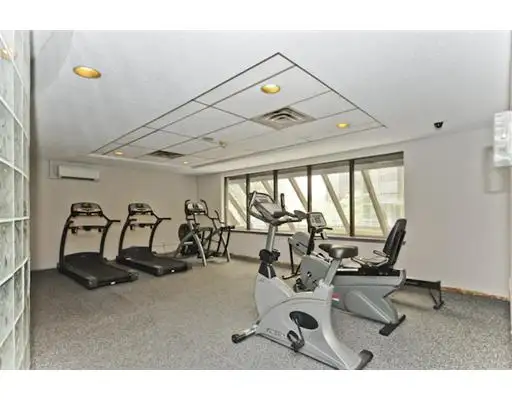 Kent/Laurier, Renovated 2-Bed Condo, 6 Appl, A/C, July 1, 2026 - Photo 4