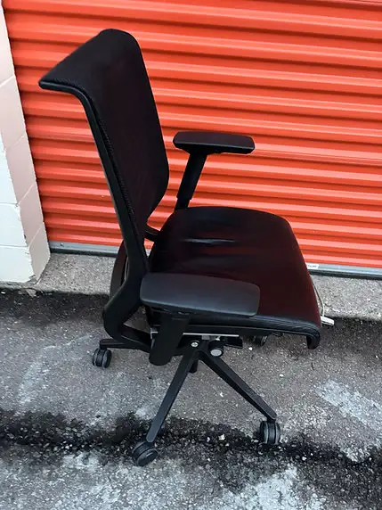 Steelcase Think Leather Chair! - Photo 2
