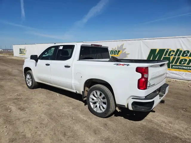 2021 Chevrolet Silverado 1500 - Photo 3