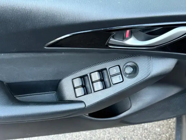 2015 Mazda MAZDA3 i Sport AT 5-Door, Xenon headlights. - Photo 9