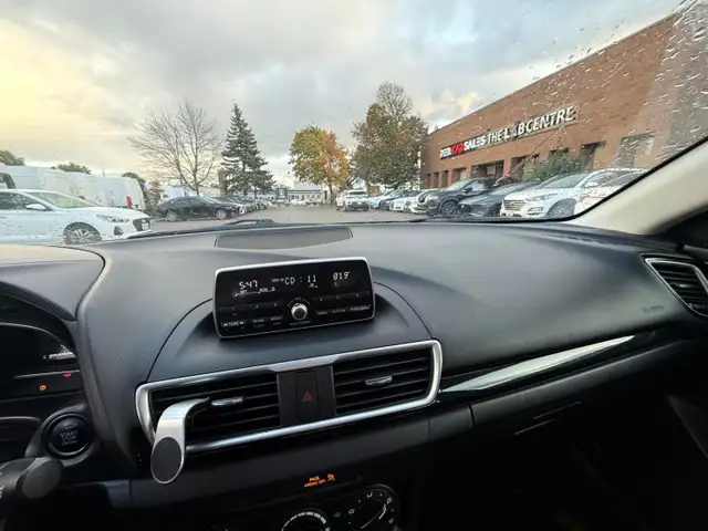 2015 Mazda MAZDA3 i Sport AT 5-Door, Xenon headlights. - Photo 11