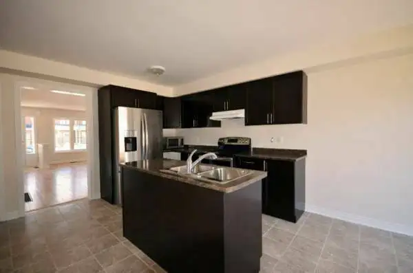 FURNISHED NIAGARA COLLEGE ROOM AVAILABLE IMMEDIATELY ALL INCL - Photo 2