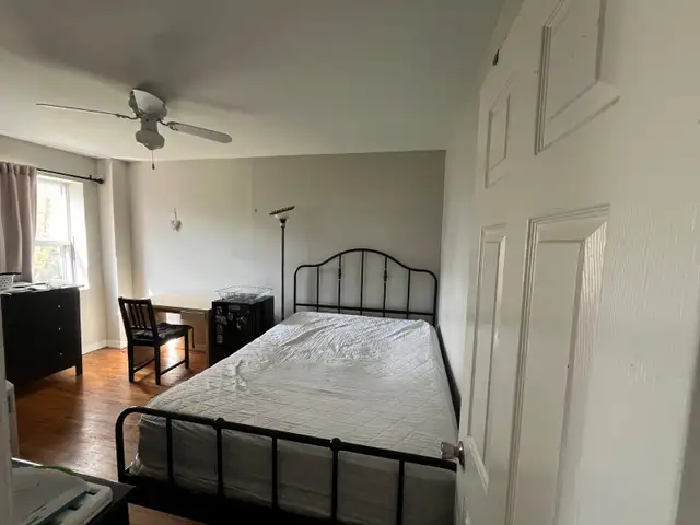 Eglinton Ave. West FEMALE roommate needed - Photo 7