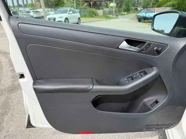 2013 VOLKSWAGEN JETTA TRENDLINE  AUTOMATIC A/C FULLY LOADED LOCA - Photo 10