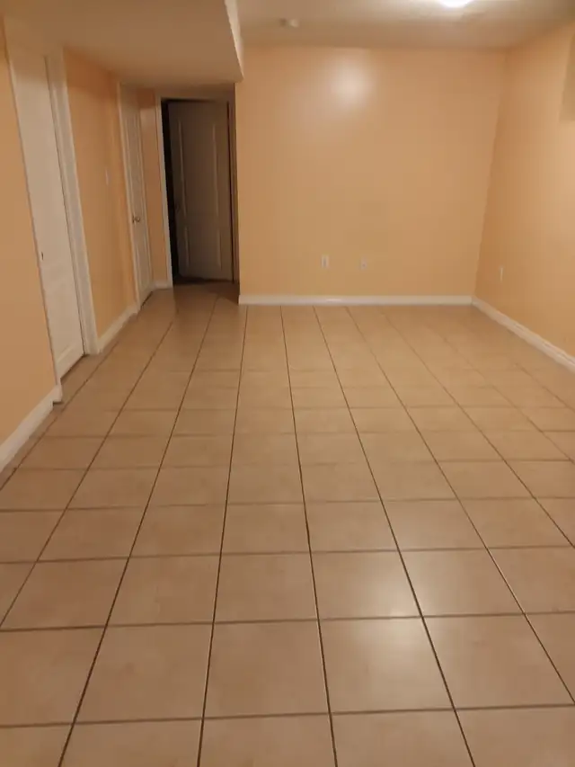 Two bedrooms basement apartment for rent : Brammpton - Photo 4