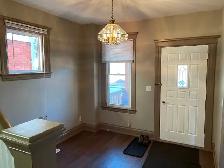 4 Bedroom House between downtown and University of Windsor - Photo 2