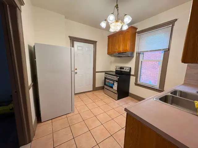 4 Bedroom House between downtown and University of Windsor - Photo 5
