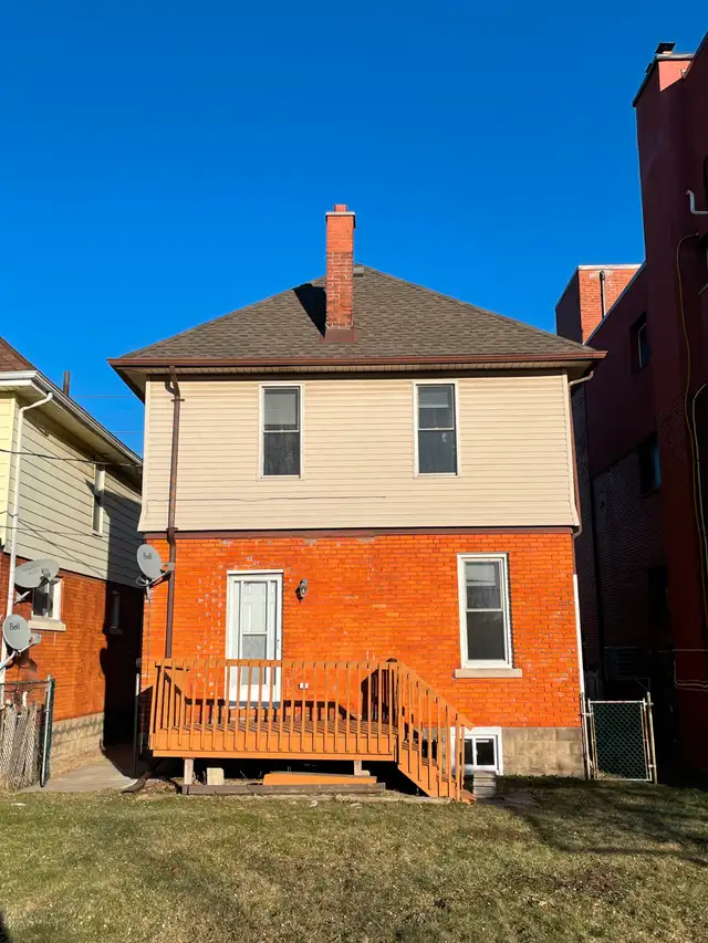 4 Bedroom House between downtown and University of Windsor - Photo 10