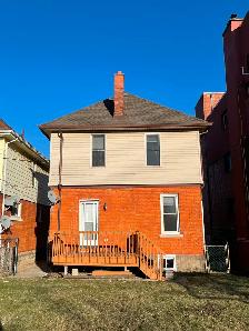 4 Bedroom House between downtown and University of Windsor - Photo 10