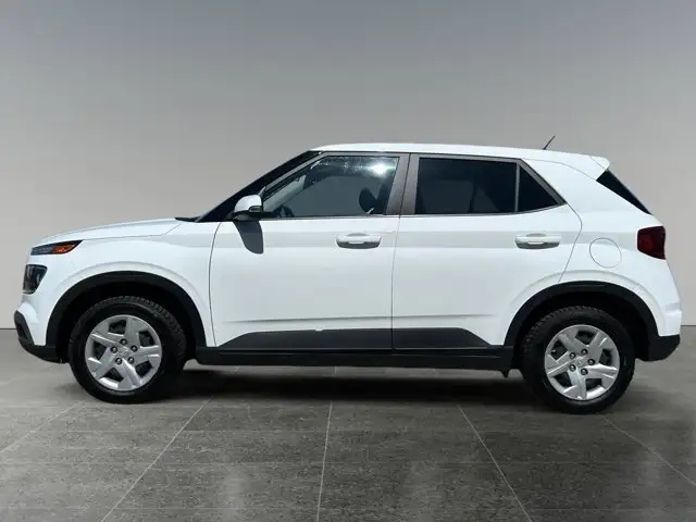 2025 Hyundai Venue Essential - Photo 2