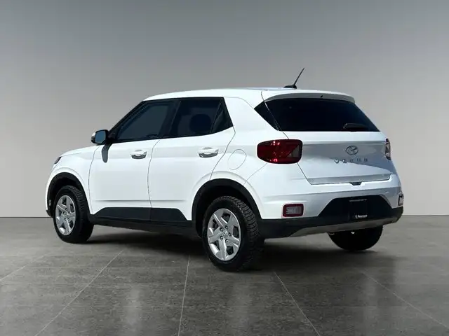 2025 Hyundai Venue Essential - Photo 4