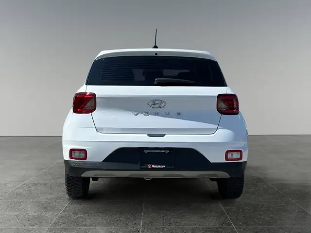 2025 Hyundai Venue Essential - Photo 5