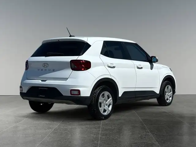 2025 Hyundai Venue Essential - Photo 7