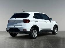 2025 Hyundai Venue Essential - Photo 7